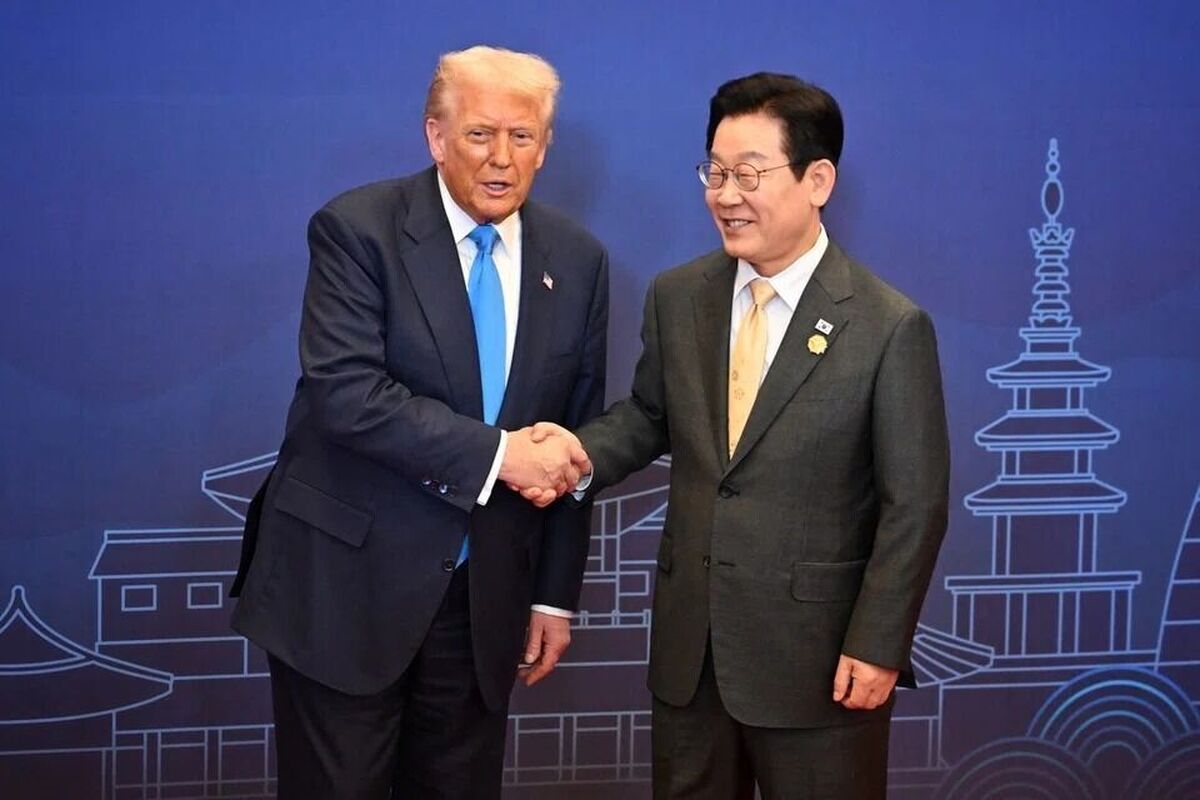 ایالات متحده به طور رسمی با طرح کره‌جنوبی برای ساخت زیردریایی‌های هسته‌ای موافقت و از تلاش این متحد خود در همسایگی چین، برای دستیابی به توانایی غنی‌سازی اورانیوم و بازفرآوری سوخت مصرف‌شده هسته‌ای حمایت کرد.