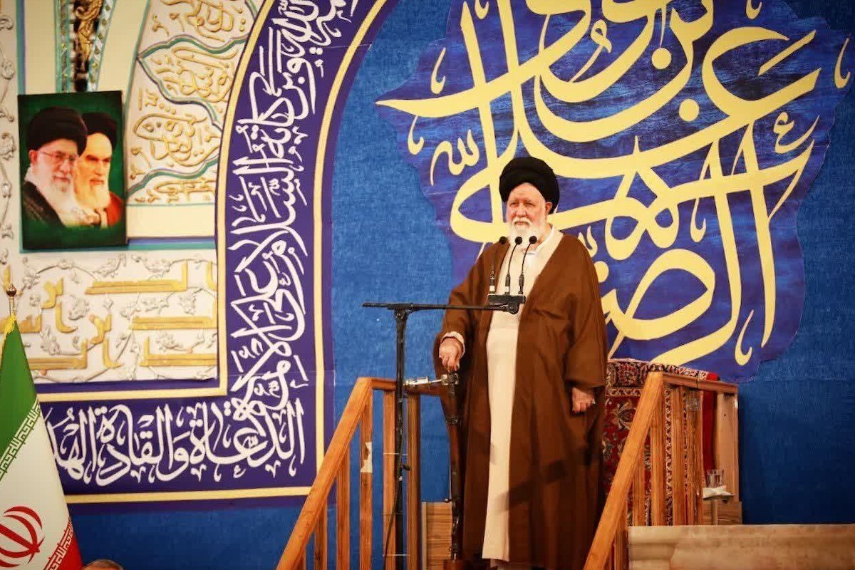 امام‌جمعه مشهد مقدس با بیان اینکه هیچ مسئله‌ای در کشور غیرقابل‌حل نیست، گفت: مشکلات اقتصادی و معیشتی مردم نیازمند حرکت جهادی و مقتدرانه مسئولان است.