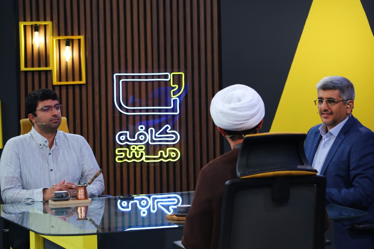 مستند «بازگشت گمورا» که به موضوع سیر تحول زیست‌جنسی در غرب می‌پردازد و با محدودیت سنی روی آنتن «کافه مستند» خواهد رفت.