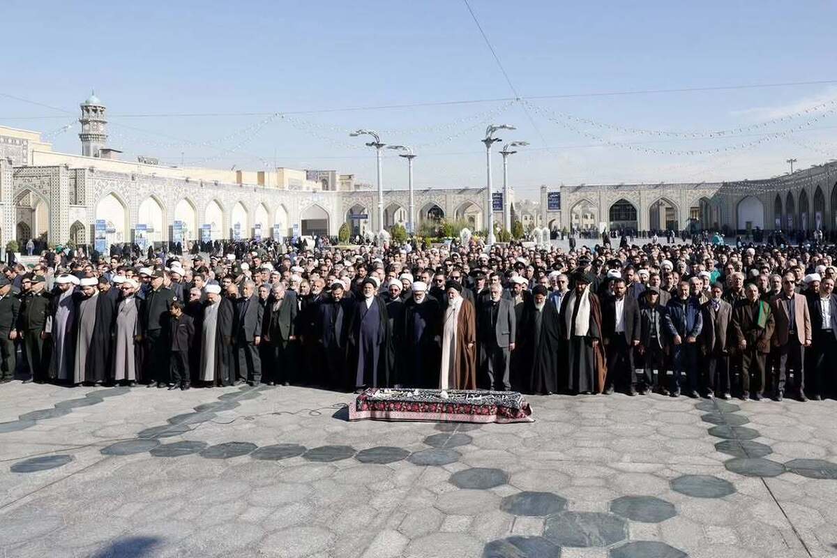 کاربران شبکه‌های اجتماعی به تصمیم آیت‌الله مروی درباره خاک‌سپاری همشیره‌اش در بهشت‌رضا(ع) واکنش ‌نشان دادند.