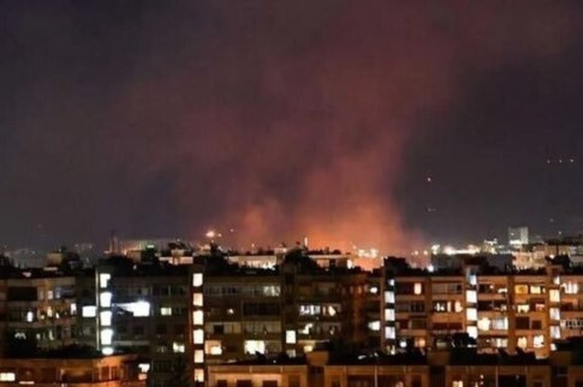 منابع از شنیدن صدای انفجار‌های شدید در دمشق و اطراف آن خبر می‌دهند.