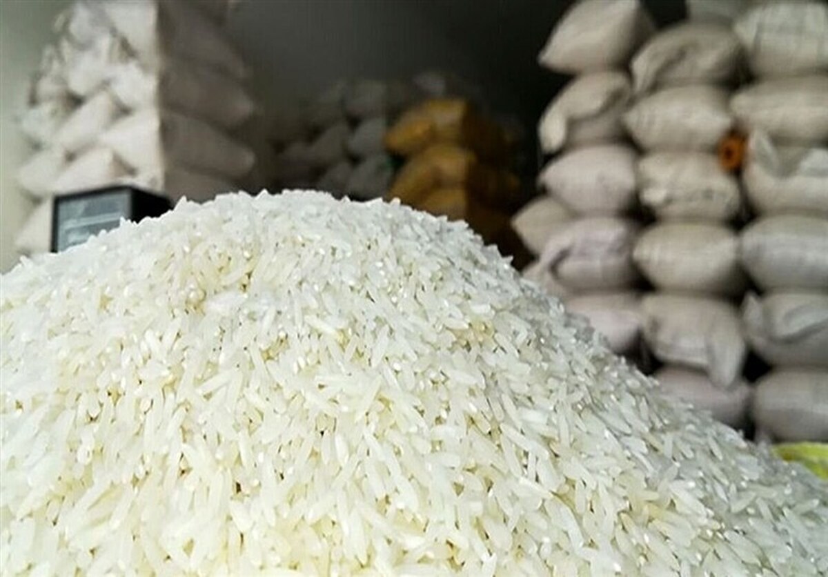 رئیس اتحادیه بنکداران مواد غذایی با بیان اینکه واردات برنج پاکستانی در حال انجام است، گفت: این نوع برنج قرار است با نرخ مصوب ۶۶ هزار و ۳۰۰ تومان به دست مصرف‌کننده برسد و به نظر می‌رسد با عرضه آن، بازار برنج متعادل‌تر شود.