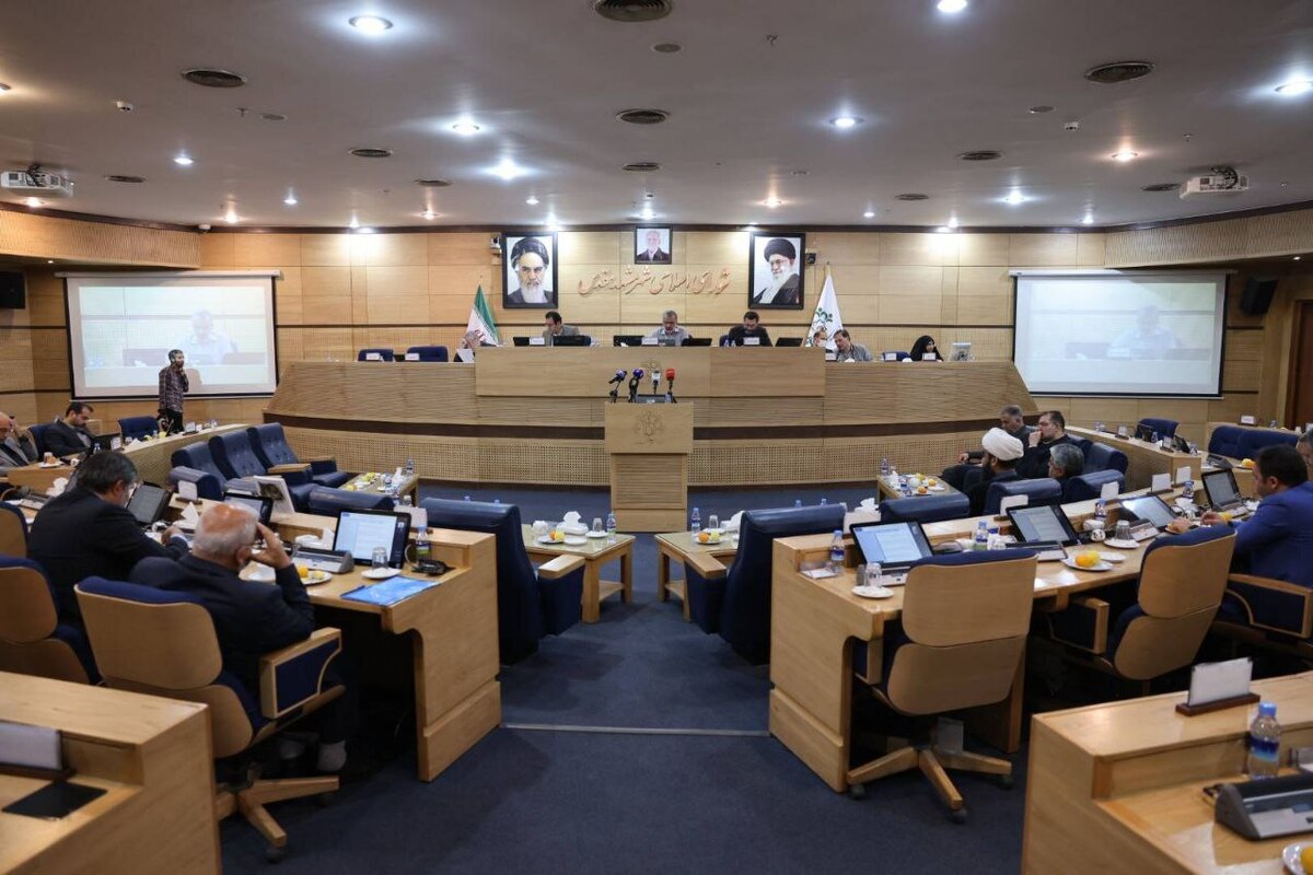 نایب‌رئیس شورای اسلامی شهر مشهد گفت: پروژه‌های با پیشرفت بالای هفتاد درصد، باید تا پایان امسال تکمیل شوند و شهرداری باید گزارشی دقیق و روشن از روند این پروژه‌ها به شورا بدهد. 