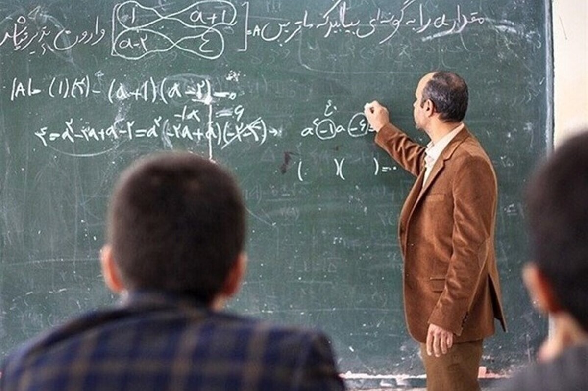 روایتی از  چالش های مالی معلمان حق التدریس و  بازگشت معلمان بازنشسته به کلاس ها که  فضای حضور معلمان جوان را  محدودتر می کند.