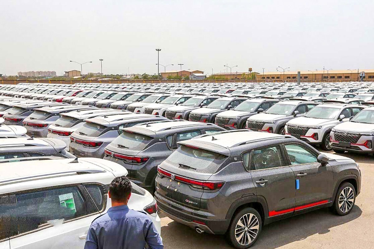 واردات خودرو‌های وارداتی در هفت‌ماهه نخست ۱۴۰۴ با رشد همراه بود، اما عرضه واقعی به بازار همچنان بسیار محدود و ناکافی باقی مانده است.