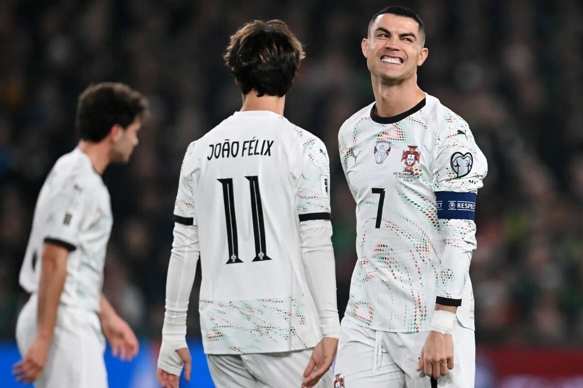 کرستیانو رونالدو در جریان بازی ایرلند و پرتغال در انتخابی جام جهانی اروپا با انجام حرکتی غیرورزشی با دریافت کارت قرمز مستقیم از زمین بازی اخراج شد.