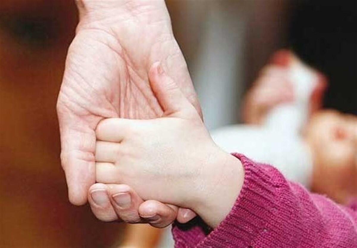 با تصویب قانون جدید حمایت از کودکان بی‌سرپرست، زنان مجرد بالای ۳۰ سال اکنون می‌توانند کودکان دختر را تحت سرپرستی بگیرند.