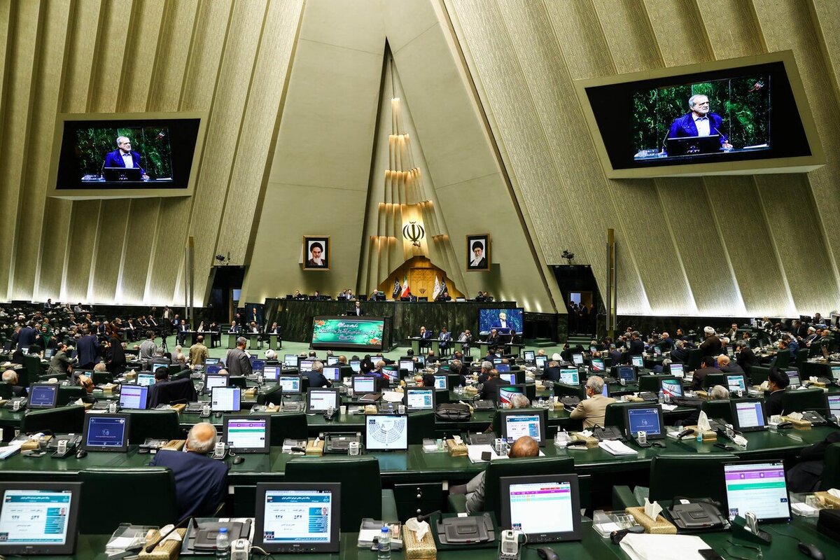 سخنگوی کمیسیون مشترک بررسی لایحه سازمان ملی مهاجرت مجلس شورای اسلامی تأکید کرد: کمیسیون مشترک تکالیف مشخص و مترقی را برای سازمان ملی مهاجرت پیش‌بینی کرده است که با نهایی‌شدن این لایحه، شاهد یک گام روبه‌جلو برای ساماندهی اتباع خارجی خواهیم بود.