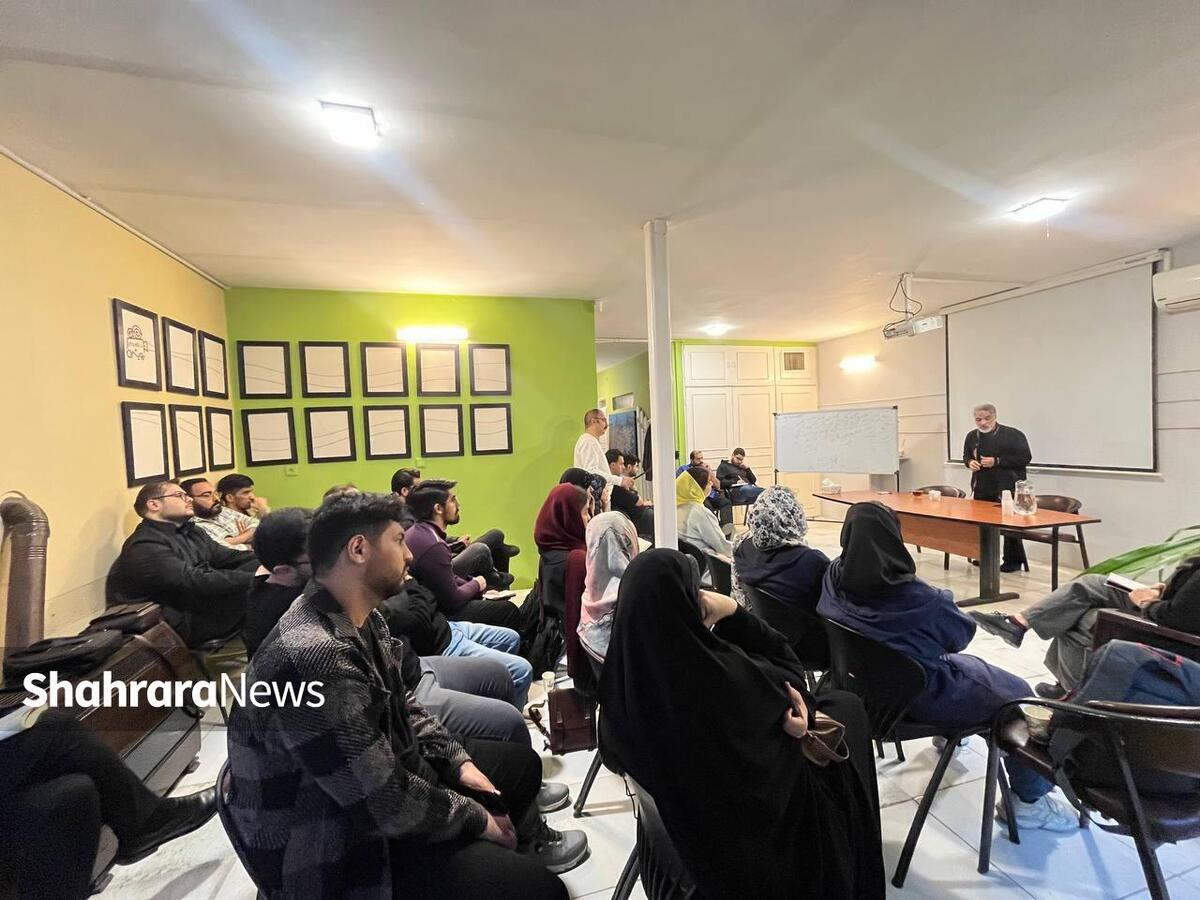 نشست انتقال تجربه با حضور «محمدعلی باشه‌آهنگر»، فیلم‌ساز مطرح سینمای دفاع مقدس، در باشگاه فیلم رویش مشهد برگزار شد.