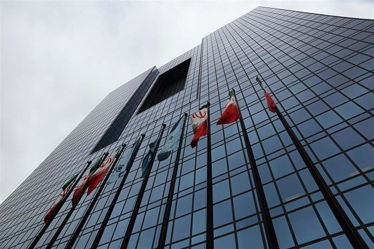 بانک مرکزی اعلام کرد: مؤسسه اعتباری ملل با هدایت هیئت سرپرستی منصوب بانک مرکزی و نظارت عالیه این بانک، به فعالیت معمول خود ادامه خواهد داد و هیچ وقفه‌ای در ارائه خدمات آن مؤسسه اعتباری ایجاد نخواهد شد.