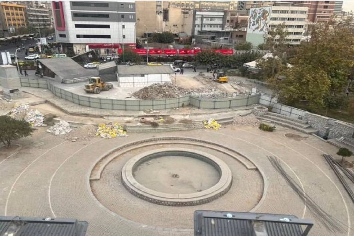 رئیس مجموعه تئاتر شهر با انتشار یادداشتی نسبت به انتشار برخی مطالب در فضای مجازی درباره «تخریب حوض تئاتر شهر» واکنش نشان داد.