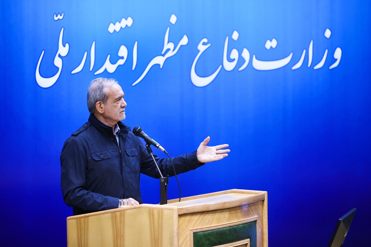 رئیس جمهور گفت: به هیچ وجه‌پذیرفتنی نیست که ما برای نظام اداری بودجه صرف کنیم و به کارکنان آن حقوق بدهیم، اما شاهد نارضایتی مردم از کیفیت خدمات اداری نیز باشیم.