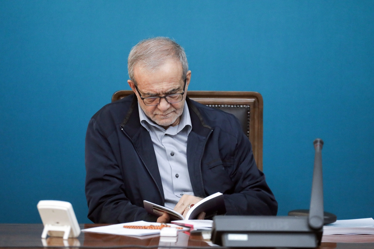 رئیس جمهور «قانون موافقت‌نامه چارچوب همکاری در زمینه حمل و نقل راه‌آهن (ریلی) بین وزارت راه و شهرسازی دولت جمهوری اسلامی ایران و وزارت حمل و نقل و زیرساخت دولت جمهوری ترکیه» را جهت اجرا به وزارت راه و شهرسازی ابلاغ کرد.