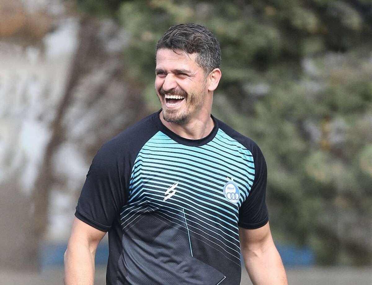 وریا غفوری منتظر است تا سازمان لیگ مجوز حضورش روی نیمکت استقلال را در بازی‌های آتی استقلال صادر کند.