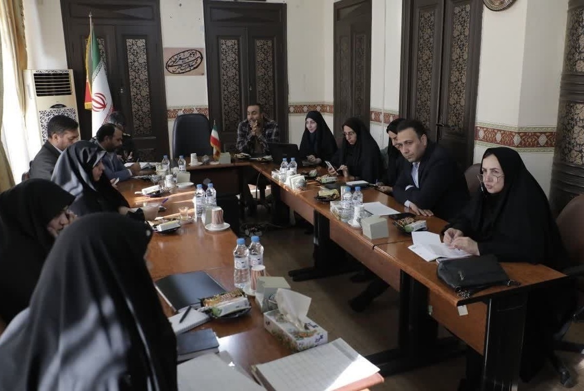 کارگروه اجتماعی و جمعیت خانواده نشان مشهدالرضا (ع) در جلسه اخیر خود، روند شناسایی و معرفی افراد و مراکز شاخص در حوزه‌های اجتماعی، جمعیت و خانواده را تشریح کرد.