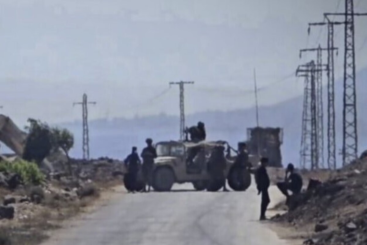 یک واحد نظامی متشکل از پنج خودروی نظامی رژیم صهیونیستی صبح امروز وارد حومه روستای «صیدا الجولان» در جنوب سوریه شده است.