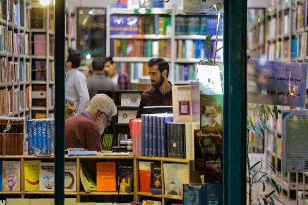 کتاب هنوز زنده است | روایت شهرآرانیوز از «سرانه مطالعه» واقعی در زندگی دیجیتال کتاب هنوز زنده است | روایت شهرآرانیوز از «سرانه مطالعه» واقعی در زندگی دیجیتال