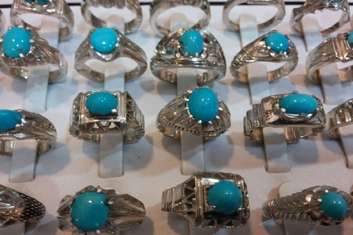 معاون صنایع‌دستی اداره‌کل میراث‌فرهنگی، گردشگری و صنایع‌دستی خراسان رضوی گفت: در حوزه زیورآلات سنتی، مشهد قطب منطقه است و تولیدات آن حتی به اروپا صادر شده است.