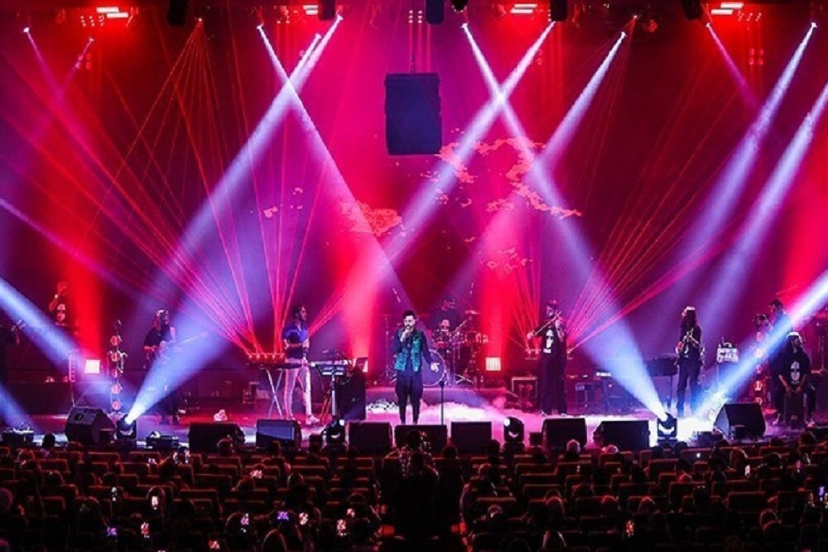 طی روز‌های آغازین آذر سال جاری گروه‌ها و هنرمندان مختلفی در گونه‌های مختلف موسیقایی به اجرای برنامه‌های زنده خود در تهران و شهر‌های مختلف کشور می‌پردازند.