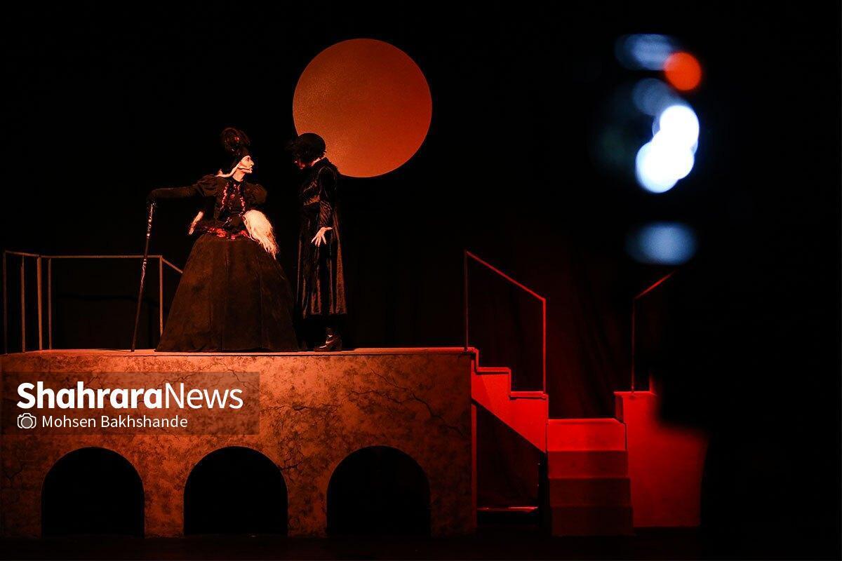 دبیر سی‌وپنجمین جشنواره تئاتر خراسان رضوی با اشاره به انتخاب ۱۳ اثر صحنه‌ای و ۱۳ اثر خیابانی گفت: هر روز سه نمایش صحنه‌ای و چهار نمایش خیابانی برای داوری اجرا می‌شود.