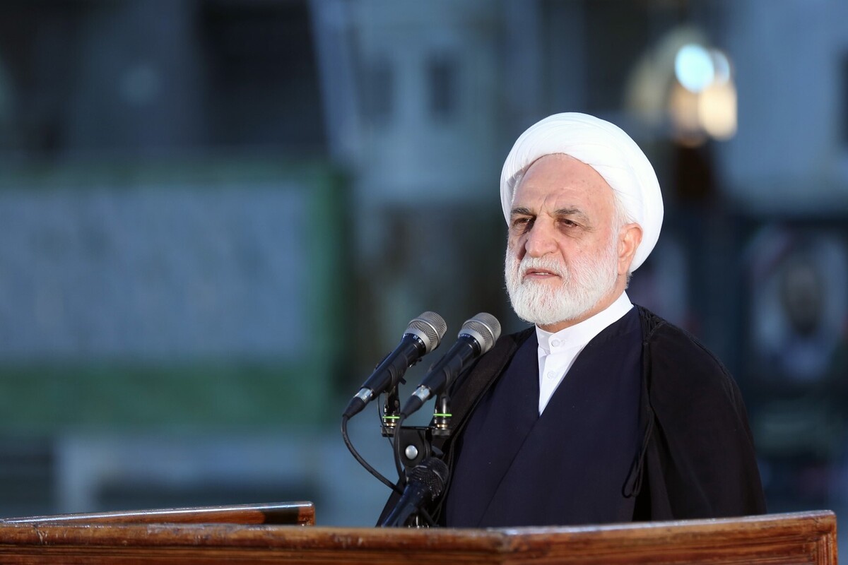 رئیس دستگاه قضا گفت: مردم با مسائل و مشکلاتی در معیشت خود مواجه‌اند؛ بار دیگر تأکید مؤکد دارم که مسئولین ذیربط قضایی چه از حیث وظایف ذاتی خود و چه از حیث کمک به دولت، نسبت به رفع مسائل معیشتی مردم اهتمام داشته باشند؛ وجود این مشکلات، وظیفه ما را سنگین‌تر می‌کند؛ البته مردم ما علی‌رغم این مشکلات، کماکان در مقابل دشمن غدّار و زیاده‌خواه کوتاه نخواهند آمد و استقامت خواهند کرد.