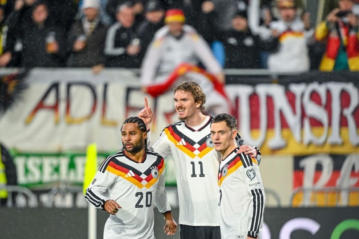 تیم‌های ملی آلمان و اسلواکی در دیداری فینال‌گونه در آخرین دیدار مرحله گروهی مقدماتی جام جهانی به مصاف یکدیگر می‌روند.