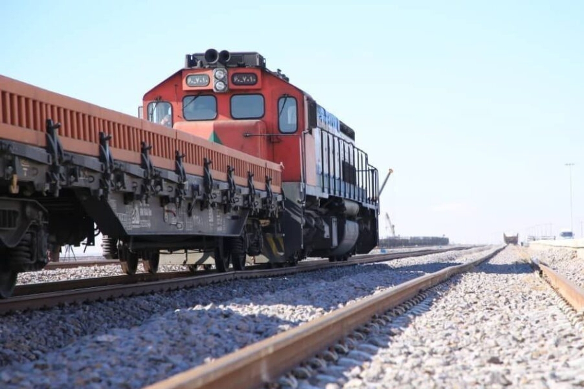 صادرات محموله ۵۷۹ تنی شمش فولاد از مسیر راه آهن خواف-روزنک به افغانستان