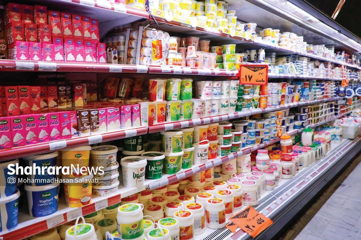 دبیر اتحادیه تولیدکنندگان و صادرکنندگان صنایع لبنی خراسان رضوی گفت: قیمت شیر در خردادماه ۲۳ تومان توسط دولت اعلام شد؛ اما در ابتدای مهرماه، با افزایش نرخ ارز و افزایش صادرات صنایع لبنی، و از طرفی عدم تأمین علوفه گاوداران توسط دولت و ارز تأمین‌نشده، نتیجه آن شد که قیمت شیر از ۲۳ تومان به ۳۹ و ۴۰ تومان رسیده است.