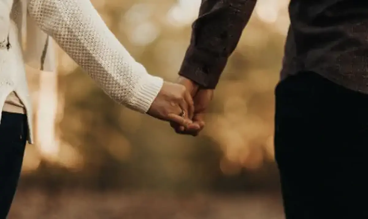 ترمیم رابطه، چیزی فراتر از گفتن یک «ببخشید» ساده است. ترمیم واقعی بعد از تعارض، به زوج‌ها کمک می‌کند رابطه‌ای رضایت‌بخش‌تر و پایدارتر داشته باشند.