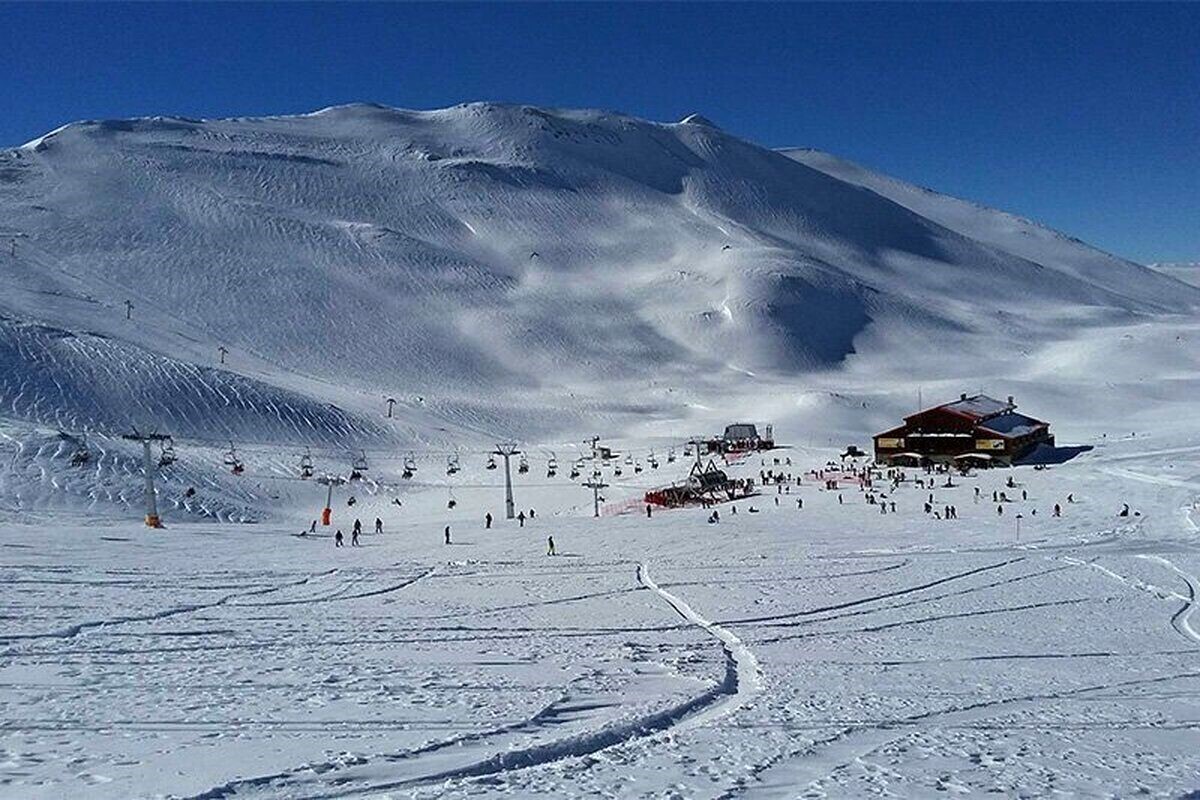 ویدئوی از بارش برف در ایستگاه ۷ توچال که باعث سفید پوش شدن این منطقه شده است را مشاهده می‌کنید.