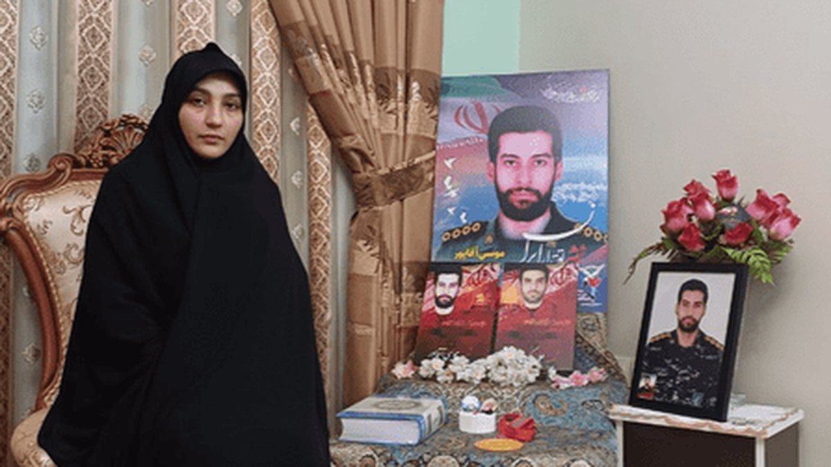 همسر شهید اقتدار «موسی آقاپور» از داستان زندگی کوتاه اما پرمعنای آن‌ها، از عشق، ایمان و دلتنگی‌های بی‌پایان روایت می‌کند.