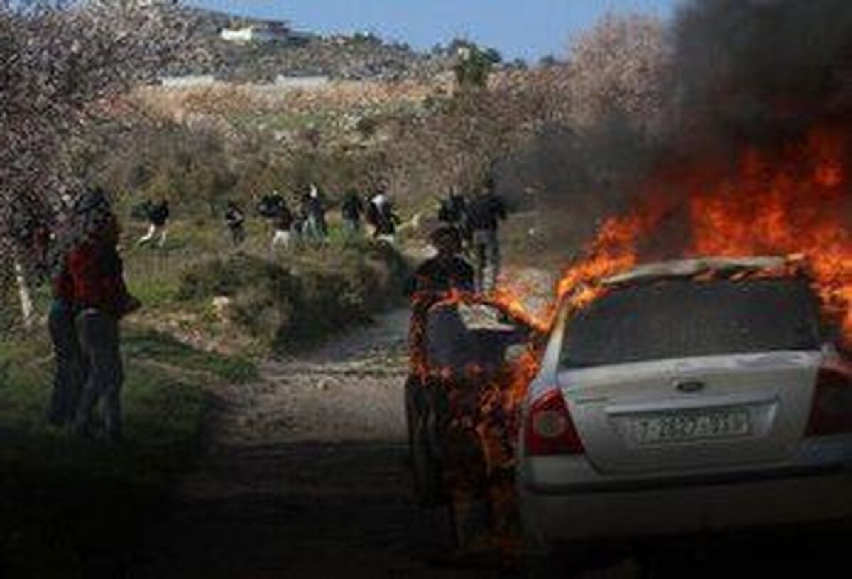 شهرک‌نشینان صهیونیست عصر دوشنبه سه خانه، سه وسیله نقلیه و یک کانکس فلسطینیان را در روستای الجبعه در جنوب غربی بیت‌لحم در کرانه باختری به آتش کشیدند.