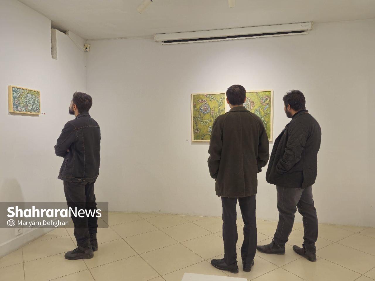 بازی هنرمندانه چشم و ذهن با دنیای رنگ‌ها | نگاهی به نمایشگاه نقاشی «کوک‌نقش» در گالری رادین مشهد