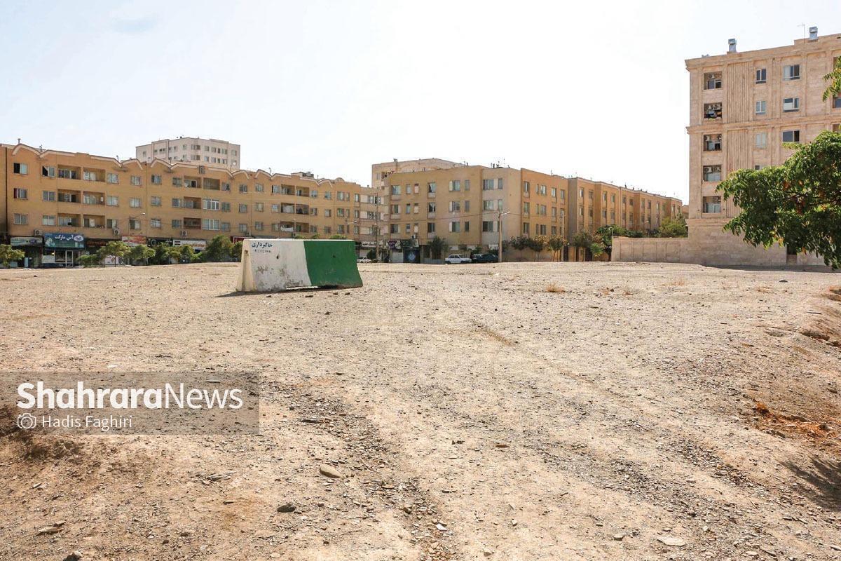 پیشنهاد توقف یک الزام کلان قانونی برای واگذاری زمین‌های ۹۹ساله، سیاست‌گذاری مسکن را در برابر دوگانه «هزینه‌های هنگفت اجرایی» و «توقف اهداف حمایتی» قرار داده است.