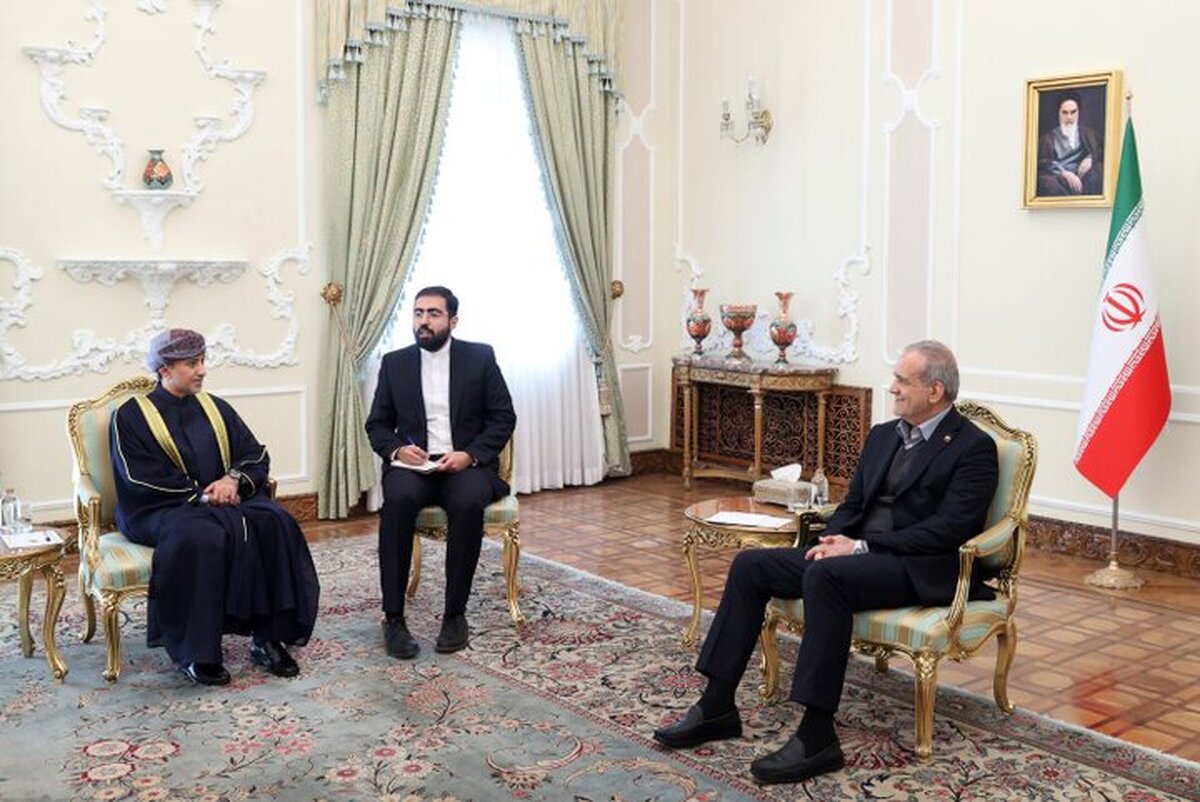 رئیس جمهور گفت: ما مردم عمان را برادران خود می‌دانیم و اطمینان داریم که روابط دو کشور همچنان با قدرت، استحکام و آینده‌نگری تداوم خواهد یافت.