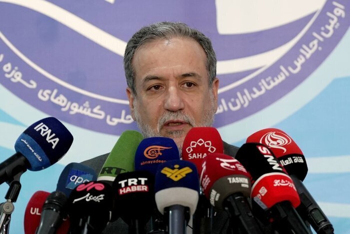 وزیر امور خارجه با اشاره به اجلاس استانداران حاشیه دریای خزر گفت: همکاری میان پنج کشور ساحلی خزر از مدت‌ها پیش شکل گرفته و از منظر امنیتی، اقتصادی و انرژی اهمیت ویژه‌ای دارد.