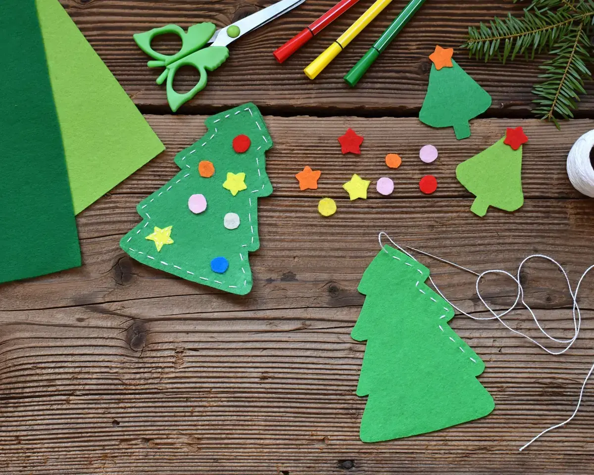 کاغذ رو تا کن، شکل بده و آماده پرتاب باش! ببین موشک دست‌ساز خودت چقدر می‌تونه اوج بگیره! حالا یه مسابقه پرتاب موشک با دوستانت برگزار کن!