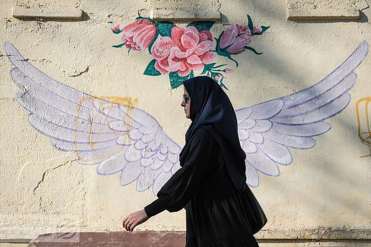 امروز بیش از هر زمان دیگری روشن شده است که پیشرفت یک جامعه، بدون مشارکت زنان، نه کامل است و نه پایدار. زنان ایرانی در سال‌های اخیر ثابت کرده‌اند که در هر میدان، از علم و اقتصاد تا رسانه و کارآفرینی، نه‌تنها حضور دارند، بلکه پیشران حرکت‌اند؛ گاهی بی‌صدا، اما همواره مؤثر.