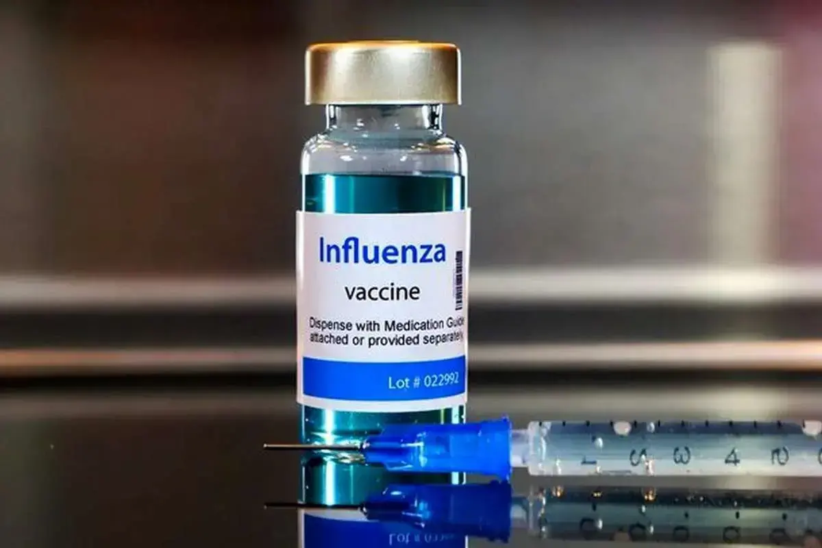 آنفلوانزا یک بیماری ویروسی شایع و بسیار مسری است که به‌سرعت در میان افراد گسترش می‌یابد. ویروس‌های آنفلوانزا هر سال تغییر می‌کنند، به‌همین علت تزریق واکسن آن به‌صورت سالیانه ضروری است.