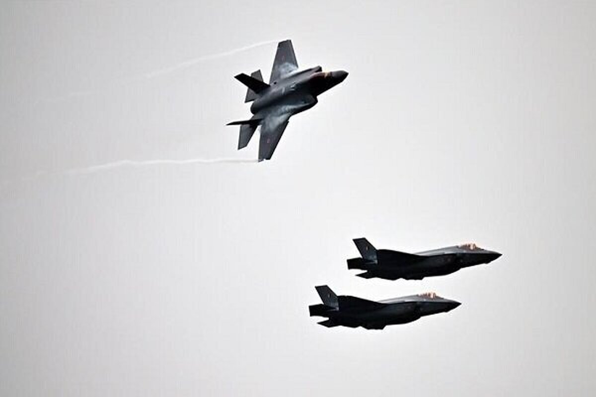 وزارت دفاع رومانی در بیانیه ای از پرواز ۲ یوروفایتر آلمان و ۲ اف -۱۶ این کشور پس از ورود پهپادی ناشناس خبر داد.