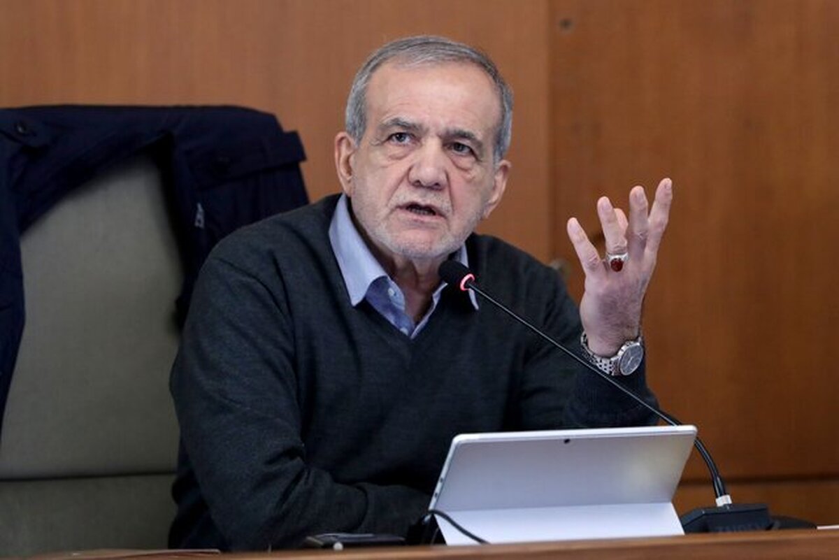 رئیس‌جمهوری خط قرمز ما در موضوع سلامت و درمان، جلوگیری از افزایش سهم پرداختی مردم است. باید ملاحظه کرد و اجازه نداد هزینه درمان از جیب مردم بیشتر شود.