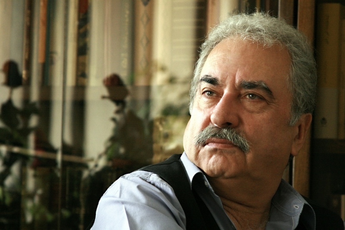 فرزانه کابلی، همسر «هادی مرزبان» از مردم و هنرمندان خواست برای بهبود حال همسرش دعا کنند.