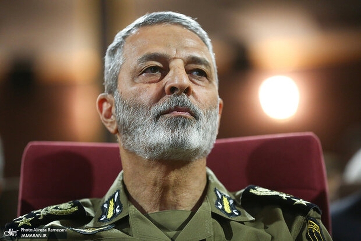 رئیس ستاد کل نیرو‌های مسلح در پیامی به مناسبت هفته بسیج تاکید کرد: نهاد مقدس بسیج، همراه با نیرو‌های مسلح و سایر ظرفیت‌های امنیتی، اطلاعاتی، انتظامی و مدافع میهن عزیزمان ایران، مهیای پاسخ به نیاز‌های مردم و کشور به‌ویژه در حوزه‌های سازندگی، پیشرفت و آبادانی، بازدارندگی و اقتدار علمی، دفاع مقتدرانه، امنیت پایدار و مقابله قاطعانه و شجاعانه با توطئه‌های استکباری و هرگونه تعدی و تعرض دشمنان انقلاب و نظام اسلامی به ایران‌جان است.