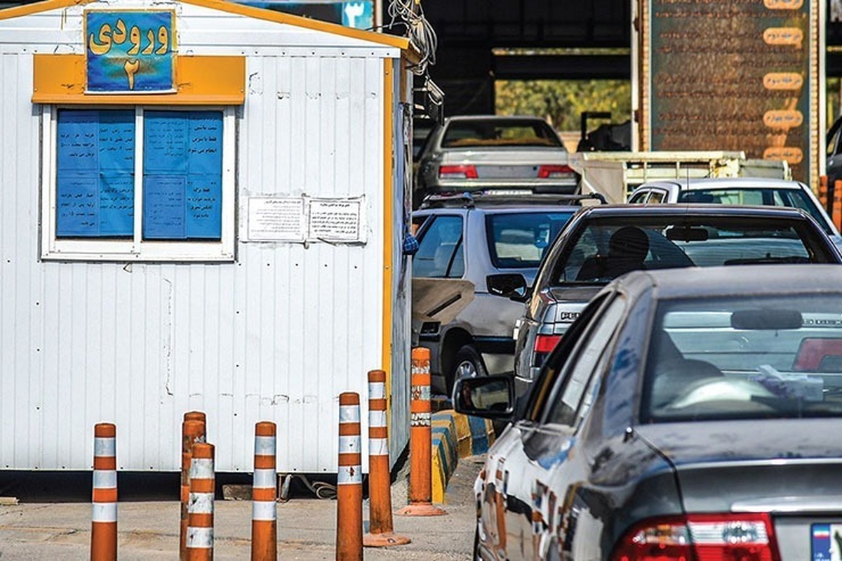 معاون مالی وپشتیبانی شهرداری مشهد گفت: اطلاع رسانی درمورد اعمال قانون عوارض آلایندگی از ابتدای آذرماه موجب تراکم حضور ومراجعه شهروندان به مناطق شهرداری و سایت سمیع درروز‌های منتهی به آذرماه شدکه با پیگیری انجام شده مهلت دوهفته‌ای برای پرداخت عوارض خودرو بدون اعمال آلایندگی درنظر گرفته شده است