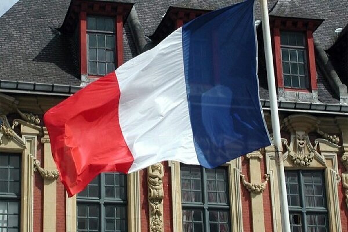 وزارت خارجه فرانسه پس از تصویب قطعنامه ضدایرانی در آژانس بین المللی انرژی اتمی، ادعا کرد که تروئیکای اروپایی می‌خواهد باب دیپلماسی را درباره برنامه هسته‌ای ایران دوباره باز کند!