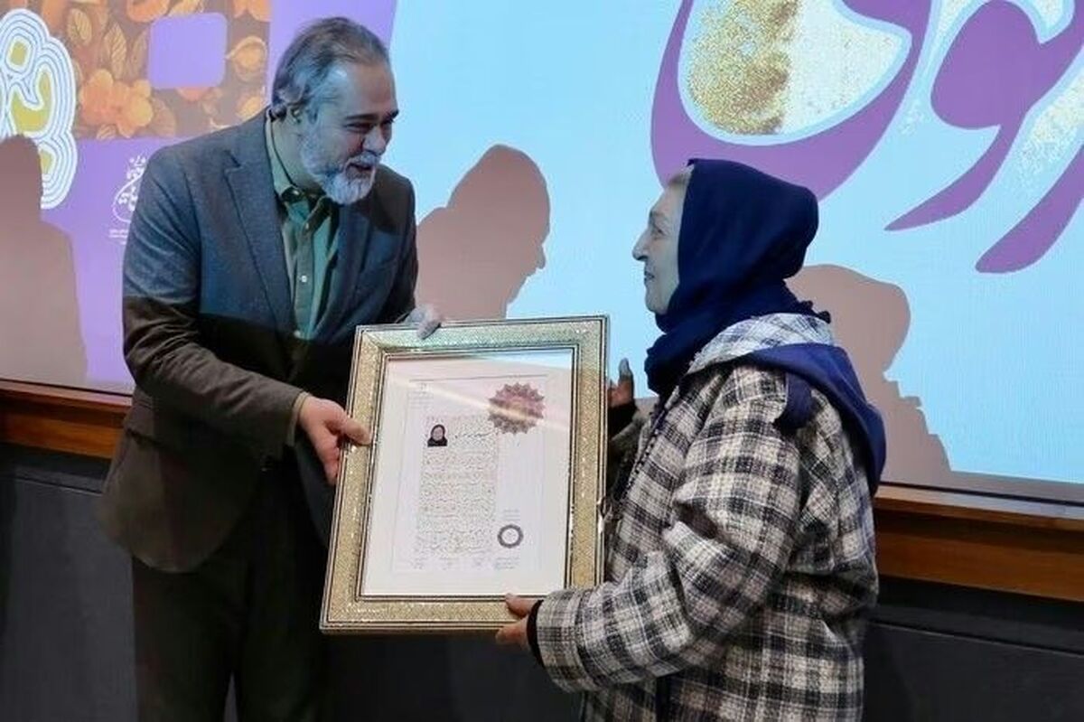 آیین اهدای گواهینامه درجه یک هنری به مینو غزنوی پیشکسوت عرصه دوبله سینما و تلویزیون با حضور رئیس سازمان سینمایی برگزار شد.