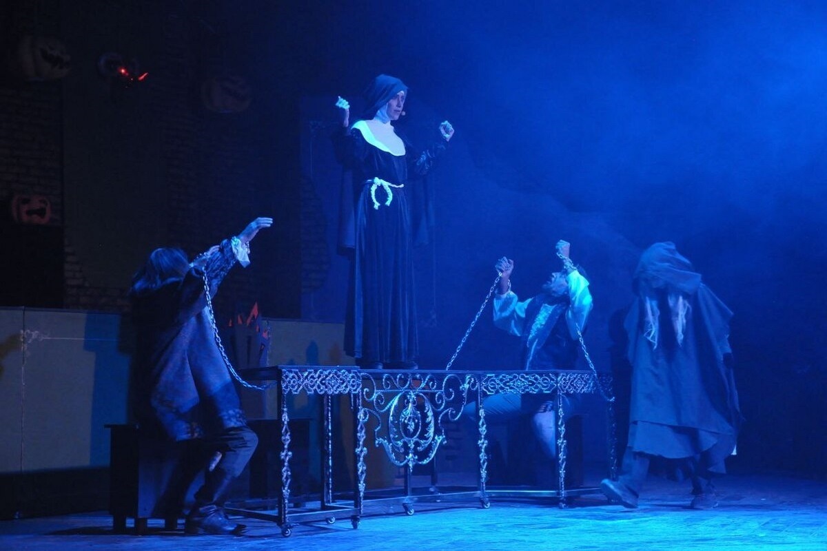 دبیر بیست‌وپنجمین جشنواره تئاتر رضوی با اشاره به افزایش سهمیه تئاتر خراسان رضوی برای حضور در جشنواره فجر گفت: سال گذشته، تنها سه نمایش از استان به جشنواره فجر راه یافت، اما امسال چهار اثر امکان راهیابی به جشنواره تئاتر فجر را دارند؛ با این حال تعداد نهایی آثار منتخب به کیفیت تولیدات نمایشی بستگی دارد.