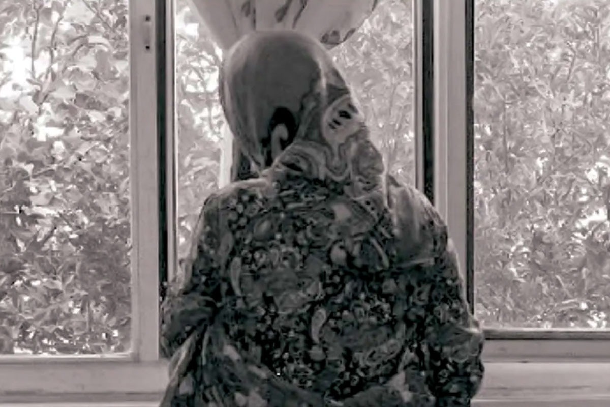 زنی که از چاله به چاه مشکلات و  بیماری افتاده بود، با  حمایت مشاوران پلیس مشهد دوباره به خانه اش برمی گردد.