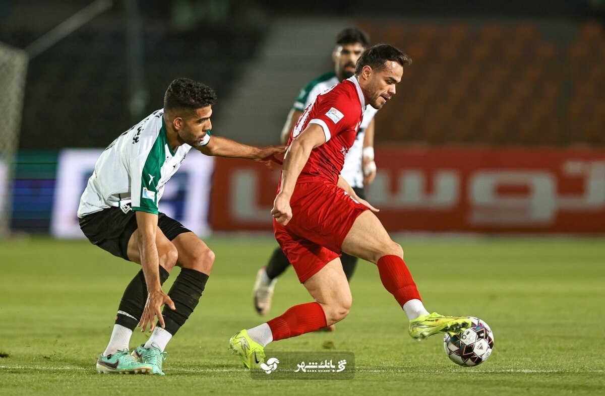 وحید هاشمیان در حالی که تکلیف حضورش روی نیمکت پرسپولیس مشخص نبود، اما از ستاره تیمش برای بازی‌های آتی مراقبت کرد.