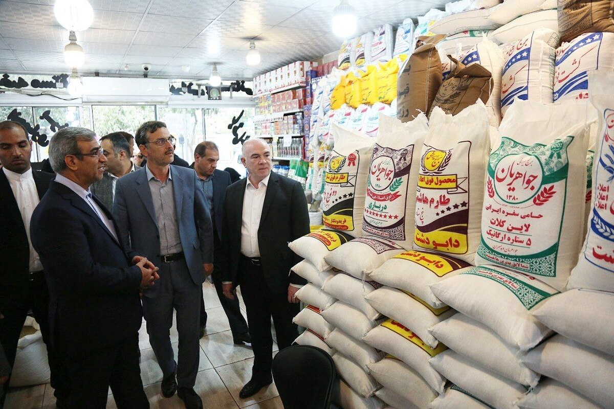 استاندار خراسان رضوی درباره چالش‌ کمبود برنج خارجی و افزایش قیمت آن در بازار گفت: محدودیت‌هایی که وزارت جهاد کشاورزی به دلایل مختلف برای واردات نهاده‌های دامی و کالاهای اساسی اعمال می‌کند، موجب مشکلاتی شده است.